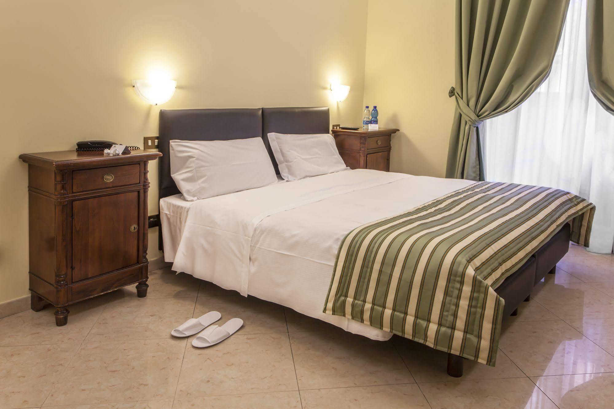 Hotel Regina Giovanna Roma